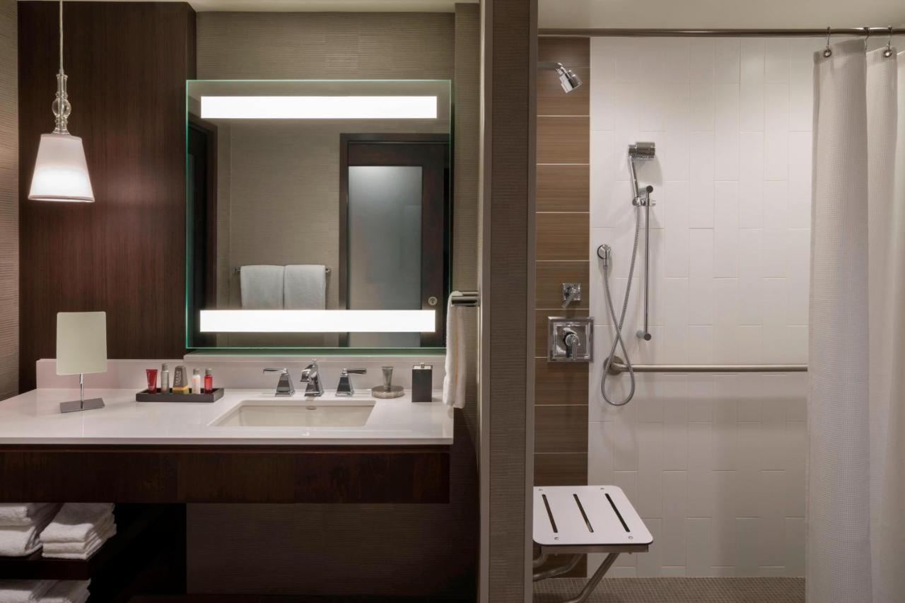 Buffalo Marriott at LECOM HARBORCENTER Exteriör bild