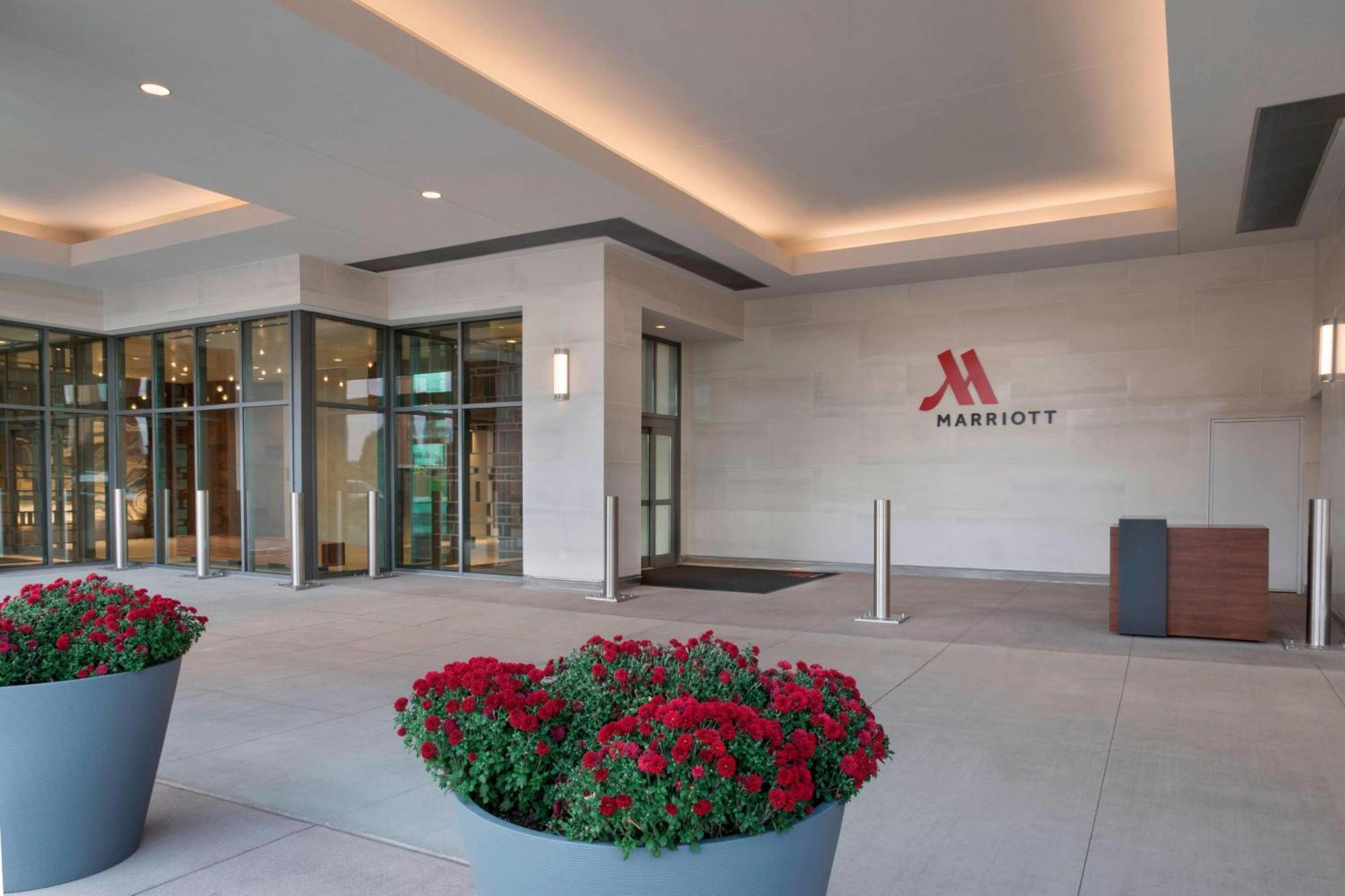 Buffalo Marriott at LECOM HARBORCENTER Exteriör bild