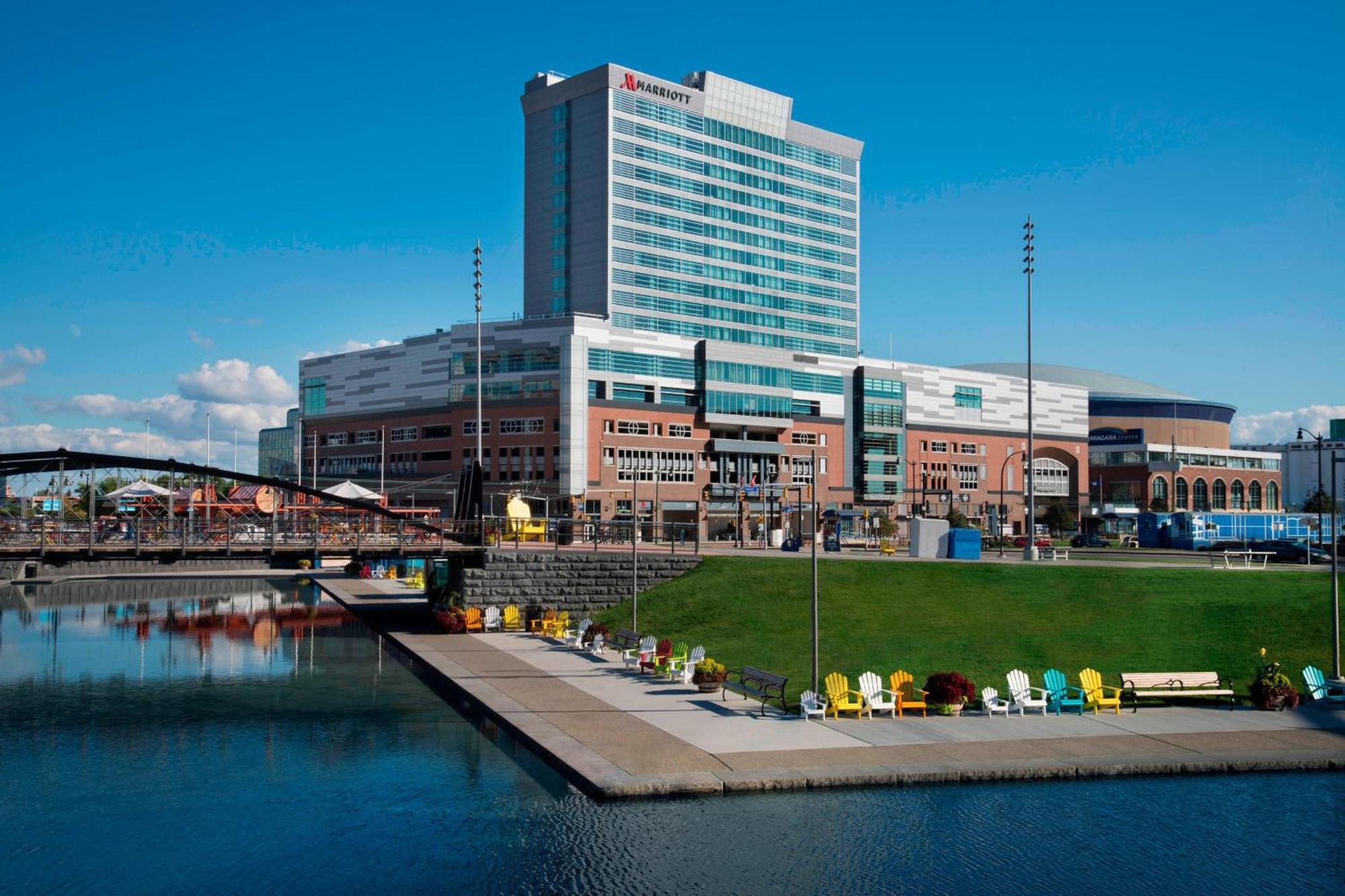 Buffalo Marriott at LECOM HARBORCENTER Exteriör bild