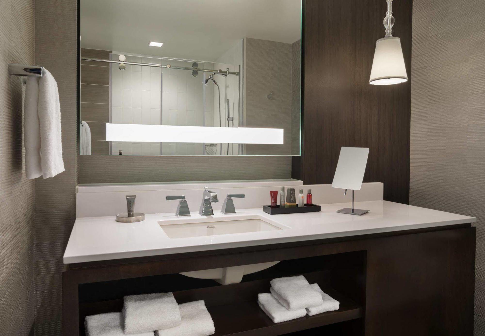 Buffalo Marriott at LECOM HARBORCENTER Exteriör bild